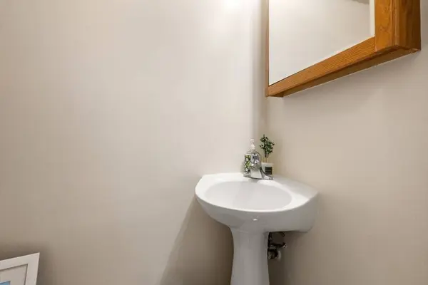 872 Massachusetts Avenue #303, Cambridge, MA 02139