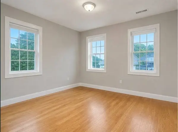 11 Arnold St #11, Arlington, MA 02476