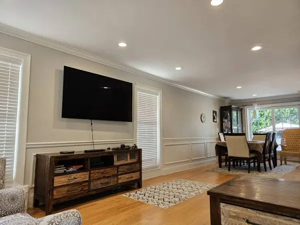 11 Arnold St #11, Arlington, MA 02476