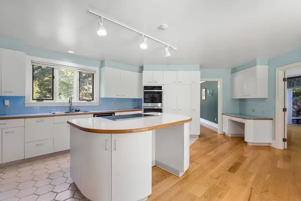 110 Northfield Rd, Lunenburg, MA 01462