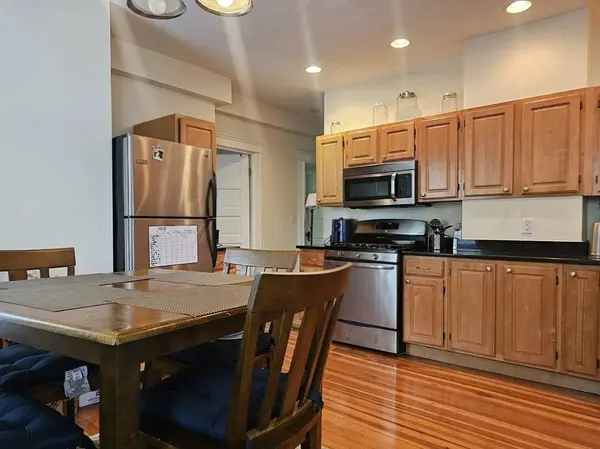 183 Rindge St #2, Cambridge, MA 02140