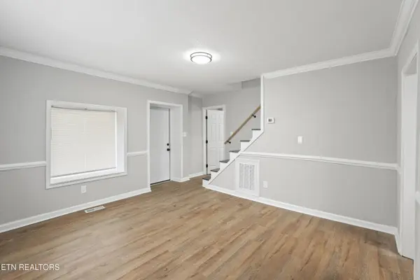 171 Oakland Ave, Lenoir City, TN 37771