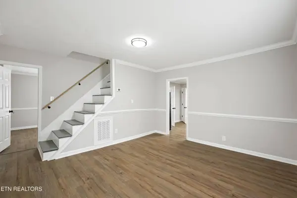 171 Oakland Ave, Lenoir City, TN 37771