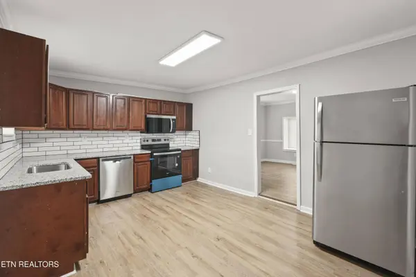 171 Oakland Ave, Lenoir City, TN 37771