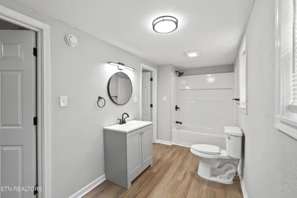 171 Oakland Ave, Lenoir City, TN 37771