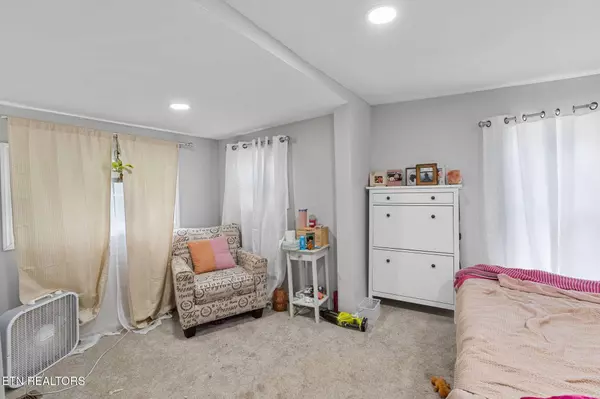 175 Andys Ridge Rd, Rocky Top, TN 37769