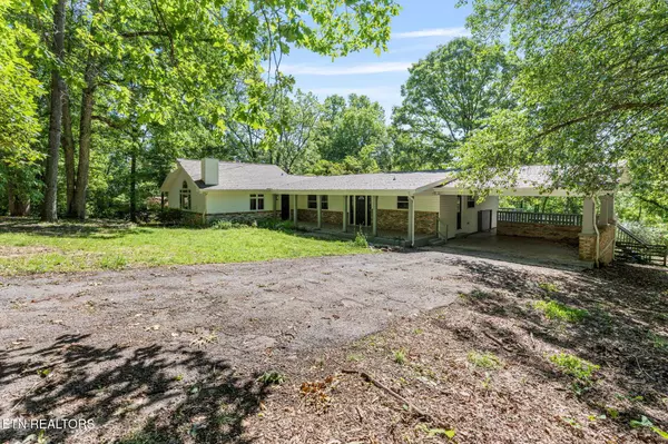 17 Westover DR, Oak Ridge, TN 37830