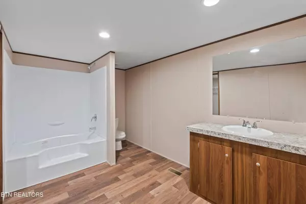 911 Summer St, Loudon, TN 37774