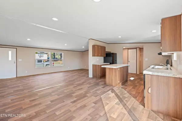 911 Summer St, Loudon, TN 37774