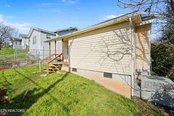 1703 Cecil Ave, Knoxville, TN 37917