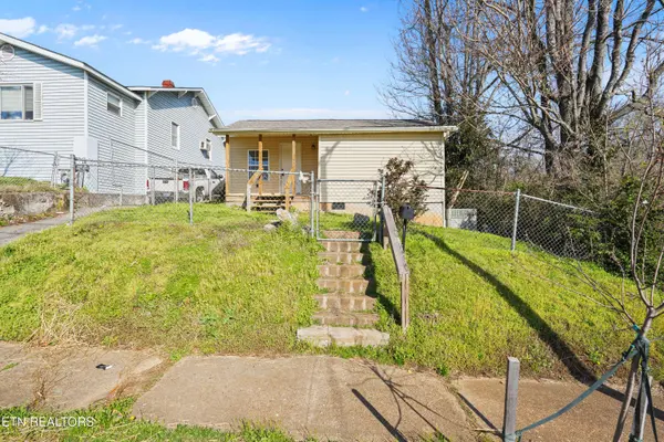 1703 Cecil Ave, Knoxville, TN 37917