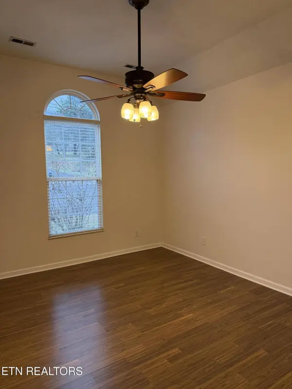 1615 Joe Hinton Rd, Knoxville, TN 37931