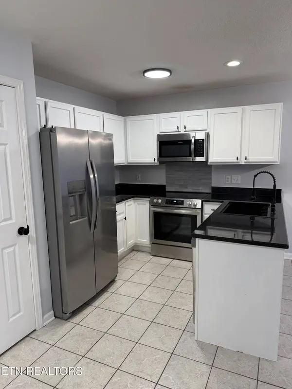1615 Joe Hinton Rd, Knoxville, TN 37931