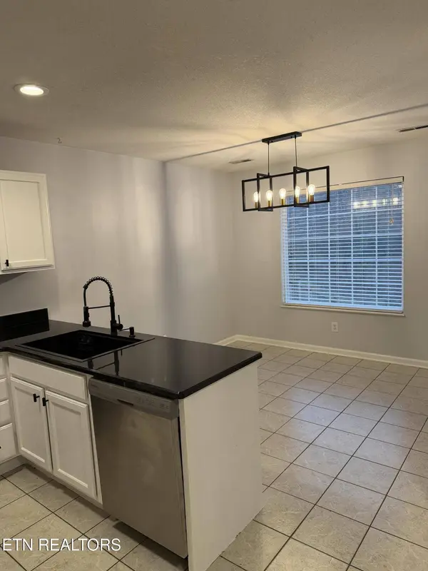 1615 Joe Hinton Rd, Knoxville, TN 37931