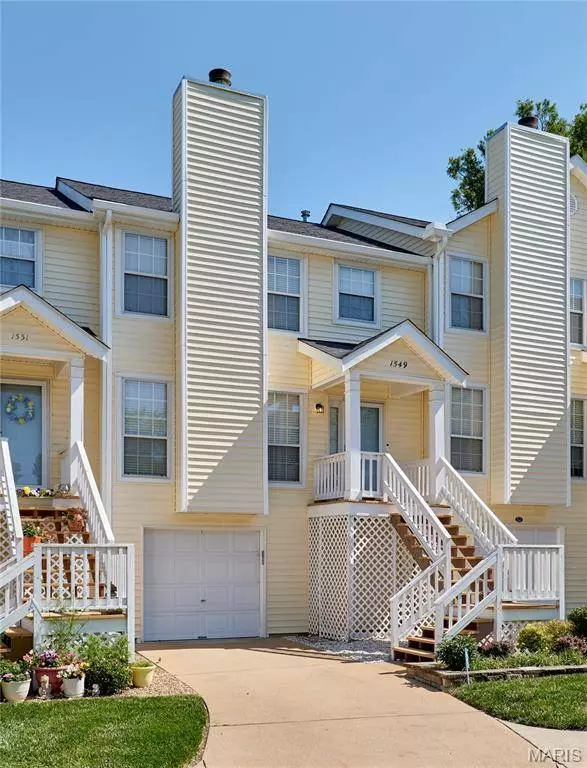 1549 Whispering Creek DR, Ballwin, MO 63021