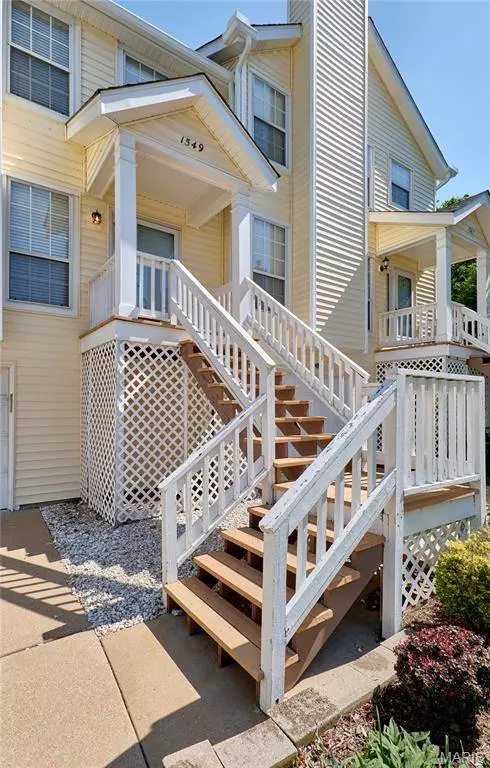 1549 Whispering Creek DR, Ballwin, MO 63021