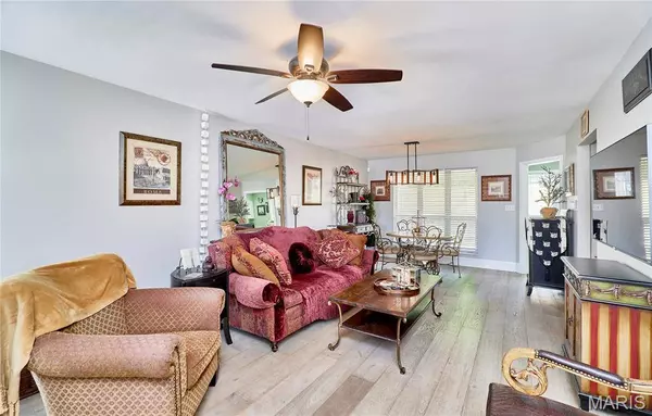 1549 Whispering Creek DR, Ballwin, MO 63021