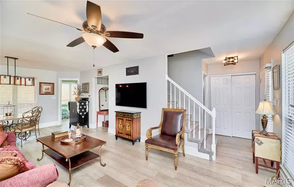 1549 Whispering Creek DR, Ballwin, MO 63021