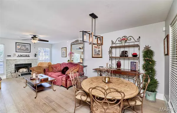 1549 Whispering Creek DR, Ballwin, MO 63021