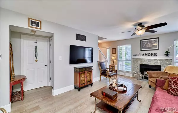 1549 Whispering Creek DR, Ballwin, MO 63021