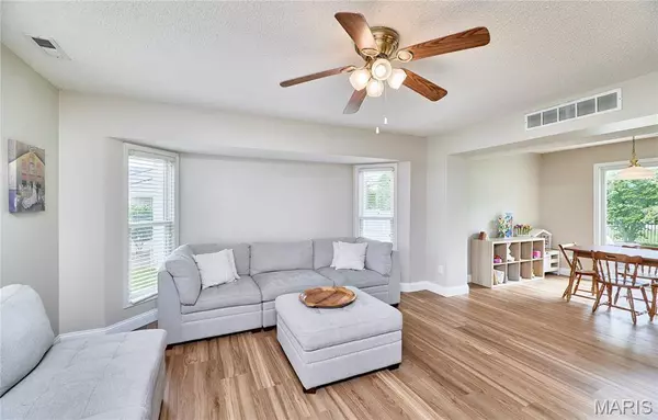 13 Deer Grove DR, St Peters, MO 63376