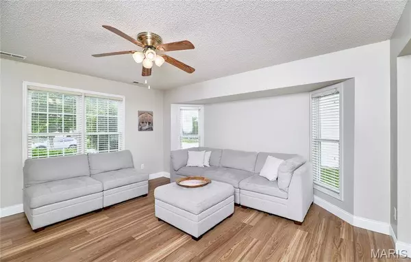 13 Deer Grove DR, St Peters, MO 63376