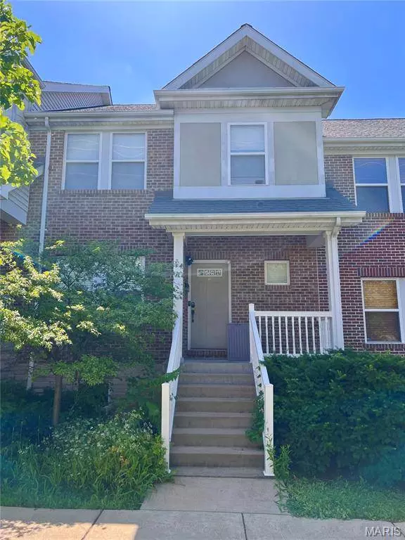 404 N Sarah ST, St Louis, MO 63108