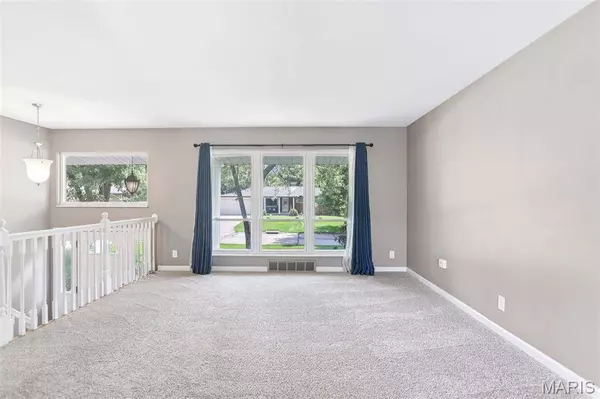 10637 Roxanna DR, St Louis, MO 63128