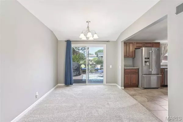 10637 Roxanna DR, St Louis, MO 63128