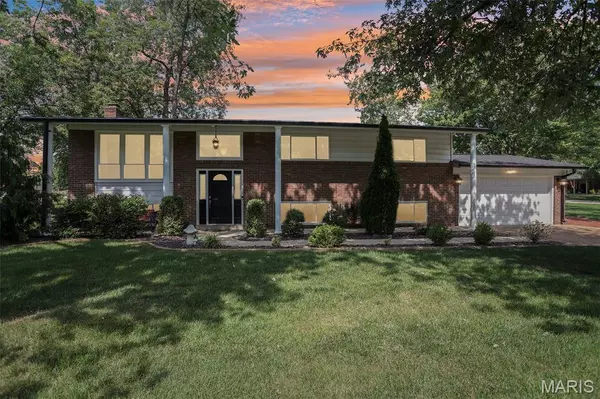 10637 Roxanna DR, St Louis, MO 63128