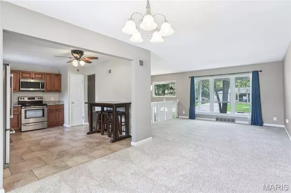 10637 Roxanna DR, St Louis, MO 63128