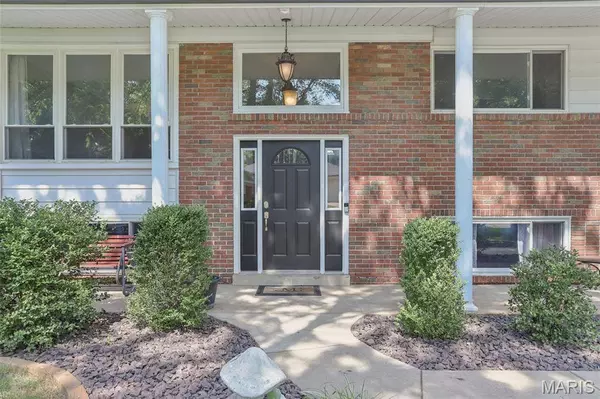 10637 Roxanna DR, St Louis, MO 63128