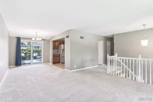 10637 Roxanna DR, St Louis, MO 63128