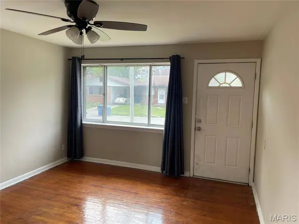 6657 Kenwood DR, St Louis, MO 63121