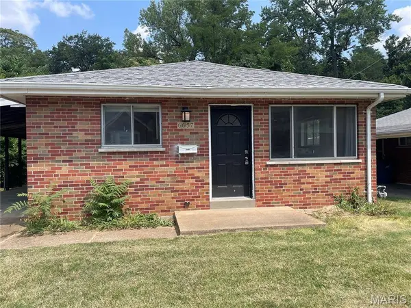 6657 Kenwood DR, St Louis, MO 63121