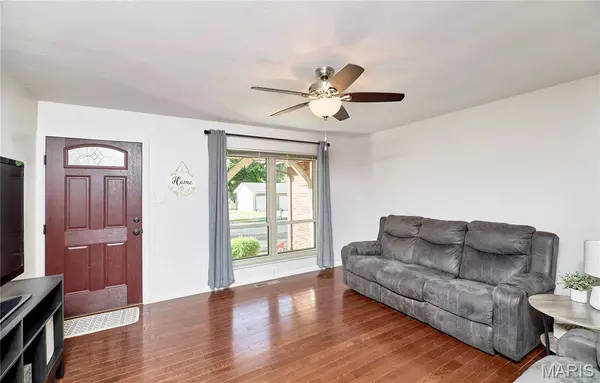 1101 Holgate DR, Manchester, MO 63021