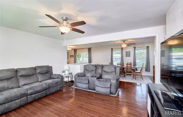 1101 Holgate DR, Manchester, MO 63021