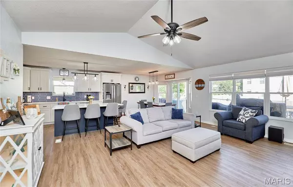 1909 Mid Summer DR, Imperial, MO 63052