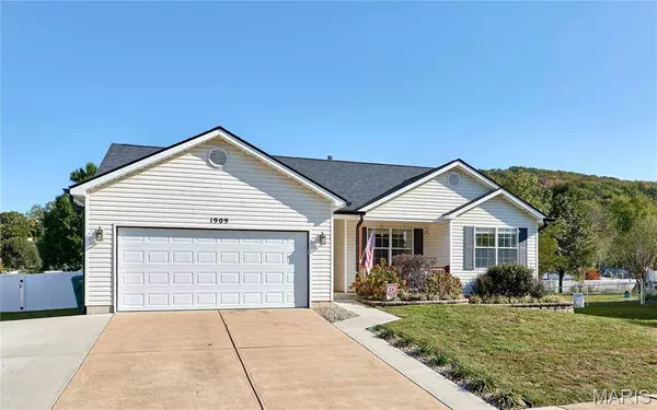 1909 Mid Summer DR, Imperial, MO 63052