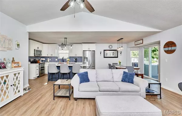 1909 Mid Summer DR, Imperial, MO 63052