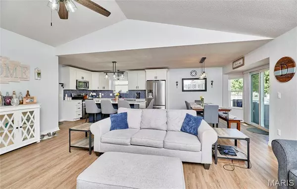 1909 Mid Summer DR, Imperial, MO 63052