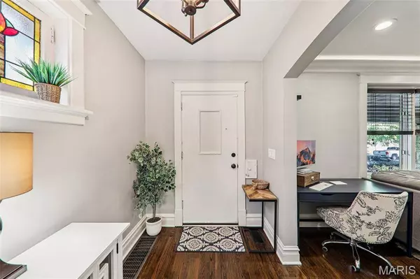 5454 Lisette AVE, St Louis, MO 63109