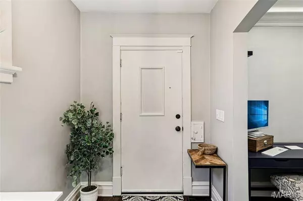 5454 Lisette AVE, St Louis, MO 63109