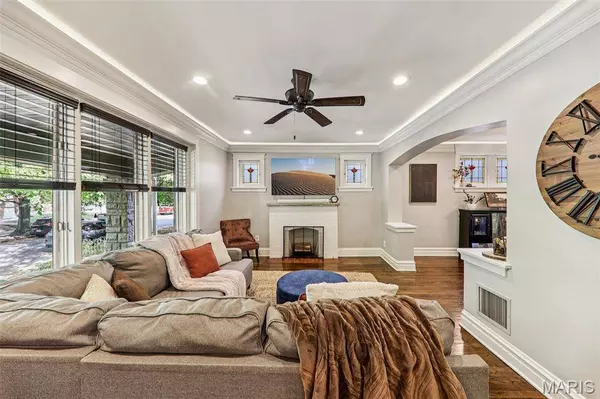 5454 Lisette AVE, St Louis, MO 63109