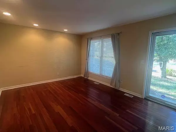 18 Cedar Trail CT, Fenton, MO 63026