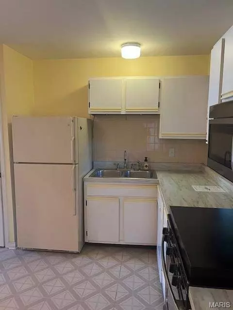 18 Cedar Trail CT, Fenton, MO 63026