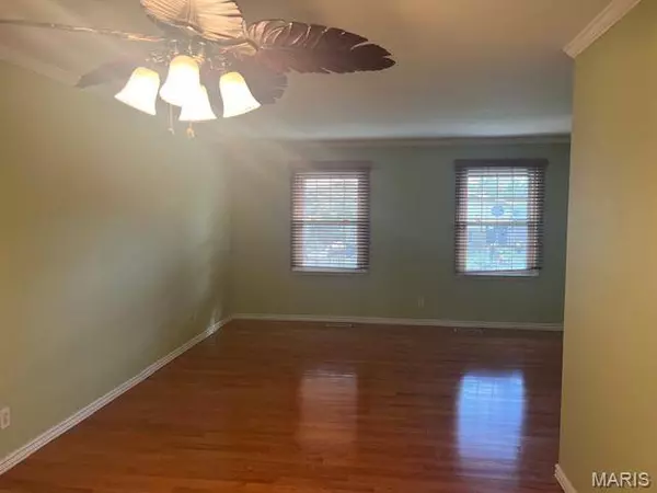 1115 James DR, Imperial, MO 63052