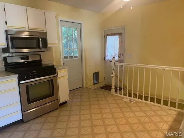 18 Cedar Trail CT, Fenton, MO 63026