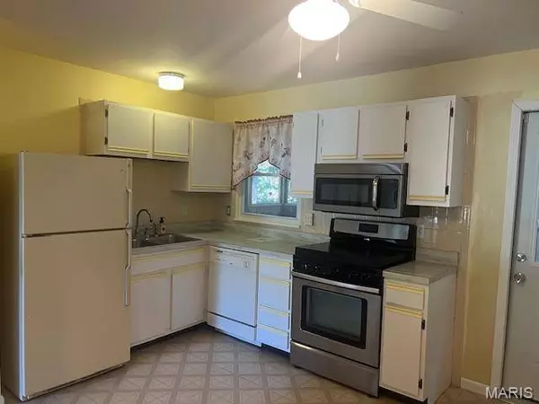 18 Cedar Trail CT, Fenton, MO 63026