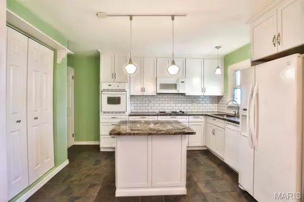 3809 Tahquitz DR, St Louis, MO 63125